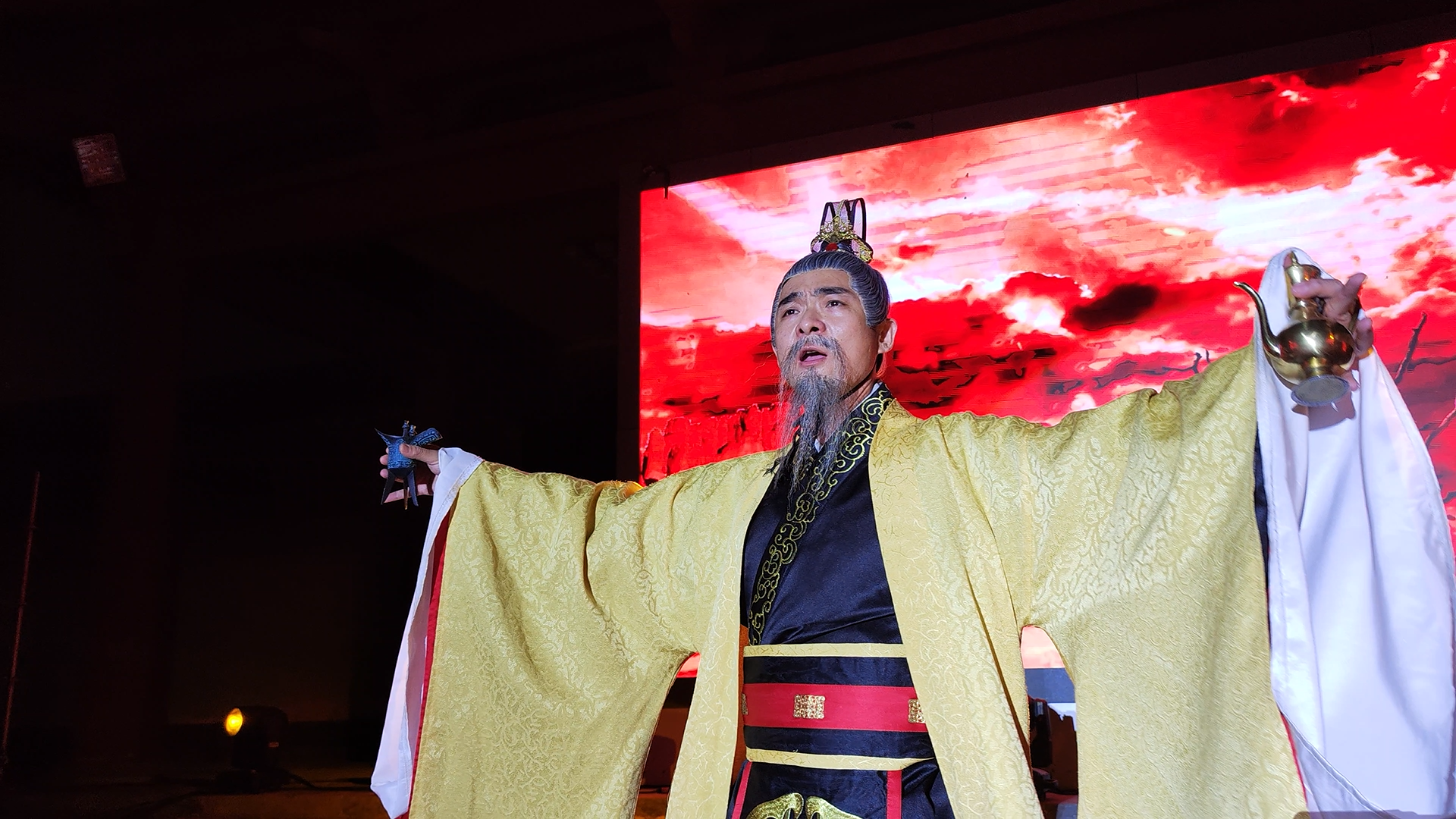 乡宁戎子酒庄夜游嘉年华璀璨启幕西游IP赋能文旅融合新标杆